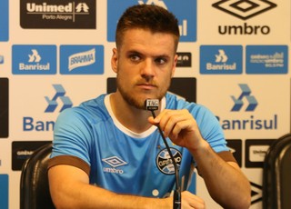 Ramiro considera lateral mais fácil e dá organização tática ao Grêmio