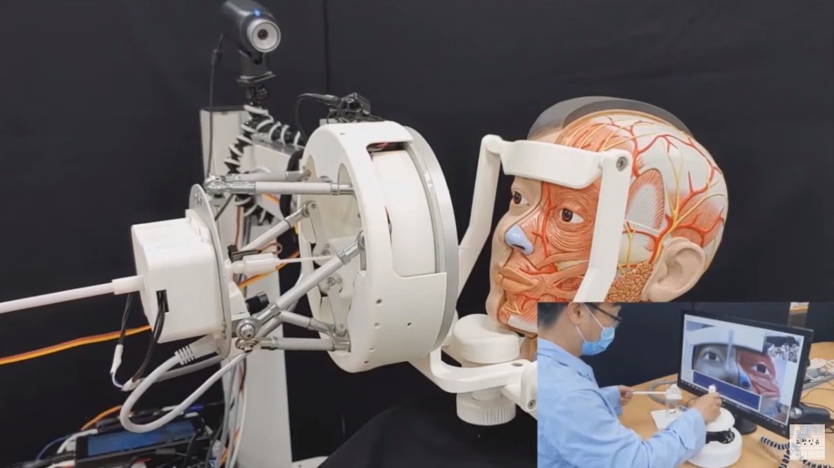 Cientistas apostam em robô para fazer teste da Covid-19 e evitar contaminação (Foto: reprodução/youtube)