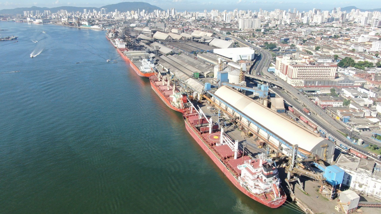 Movimentação de cargas nos portos cai 3,3% no primeiro semestre, diz Antaq