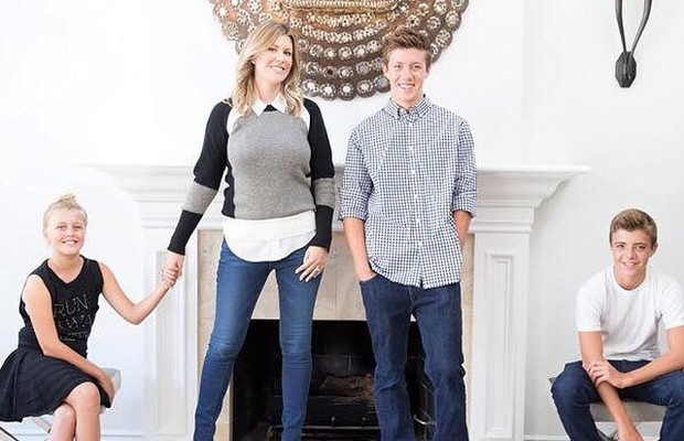 Melissa Kieling e os filhos Brennan, Garrett e Emma  (Foto: Reprodução/Instagram)