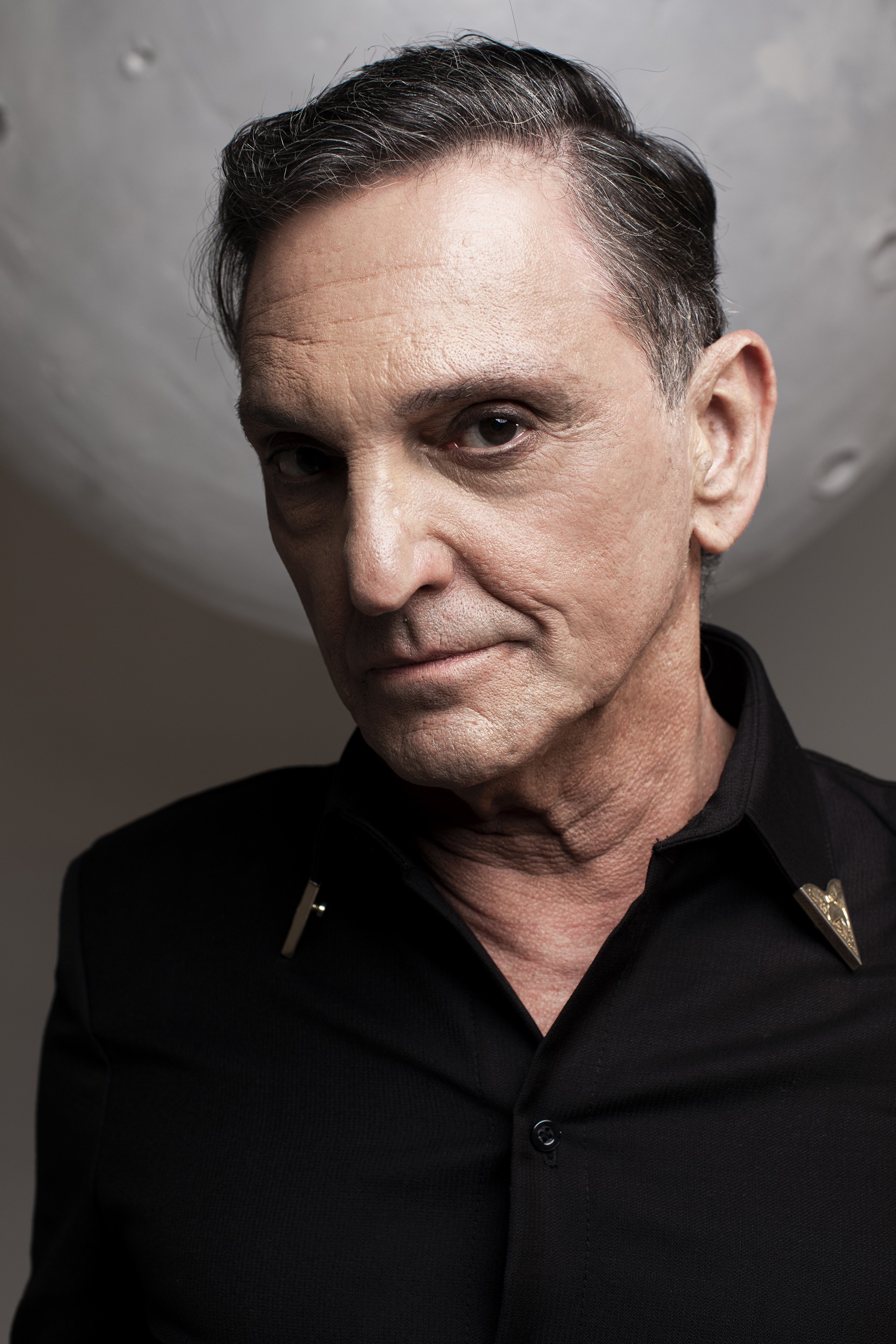 Paulo Miklos regrava canção do trio Secos & Molhados para trilha de série