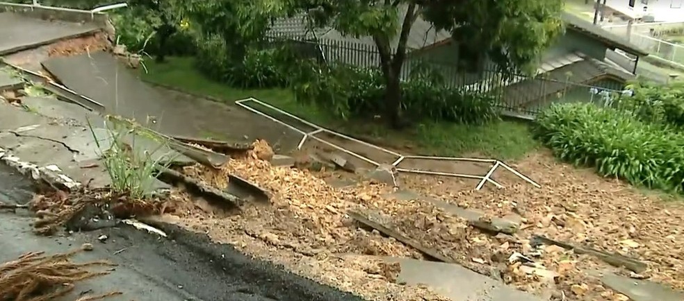 Deslizamento em Rio Negrinho — Foto: NSC TV/ Reprodução