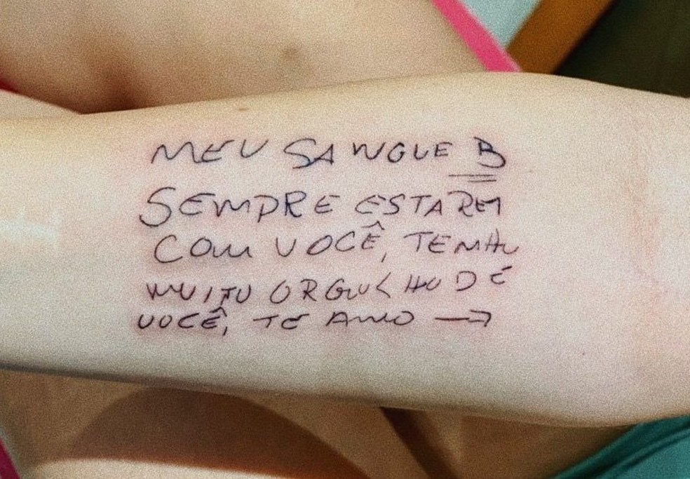 Veterinária decidiu tatuar o bilhete que seu pai lhe deixou para lembrar de sua presença — Foto: Arquivo Pessoal