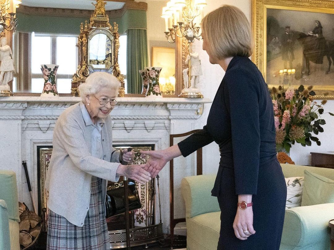 Rainha Elizabeth II e a nova primeira-ministra, Liz Truss (Foto: Reprodução/ @theroyalfamily)