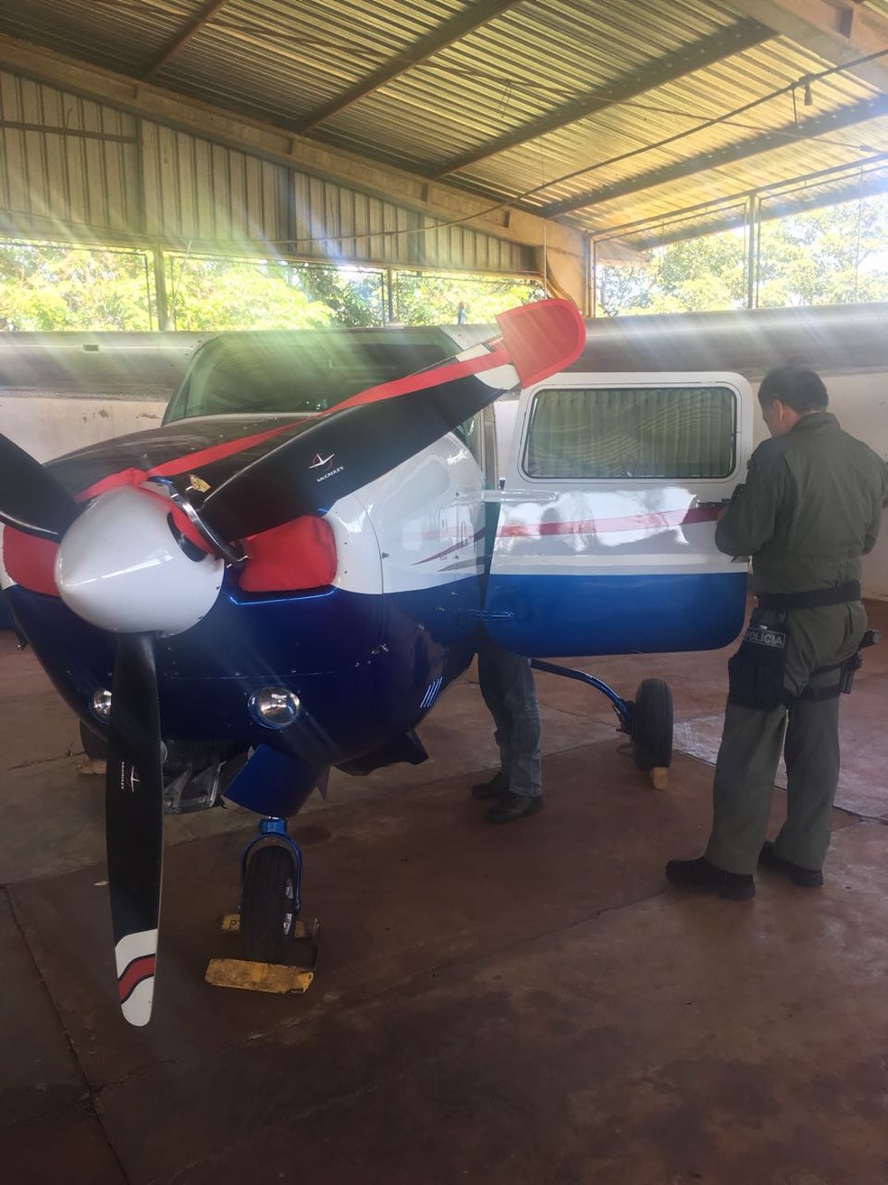 Aeronave interdita pela Anac em MS (Foto: Pol&iacute;cia Civil/Divulga&ccedil;&atilde;o)