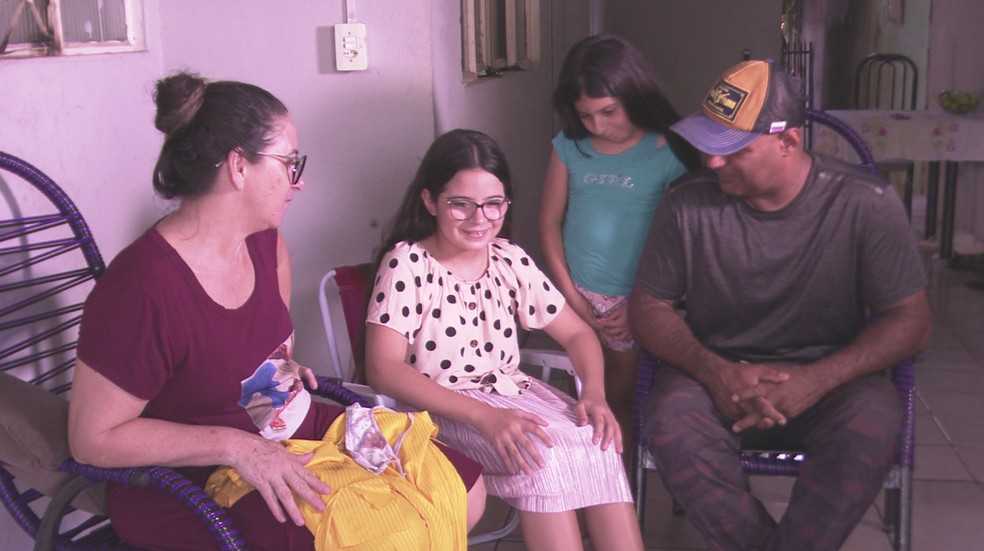 Pai e mãe de Emily acreditam que filha foi salva por um milagre — Foto: RPC