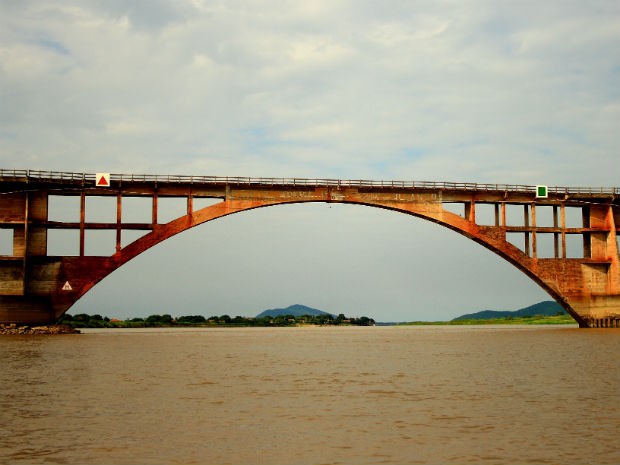 Ponte é principal rota para escoamento de produtos vindos da Bolívia (Foto: Divulgação/Iphan/MS)