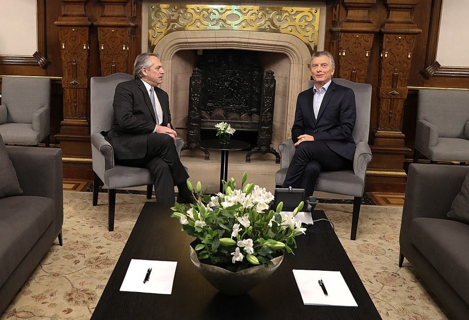 Em 2019, o então presidente Mauricio Macri se reuniu com o presidente eleito, Alberto Fernández, na Casa Rosada.