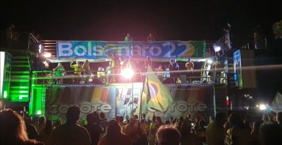 Apoiadores de Bolsonaro se reúnem na Esplanada — Foto: Foto: TV GLOBO