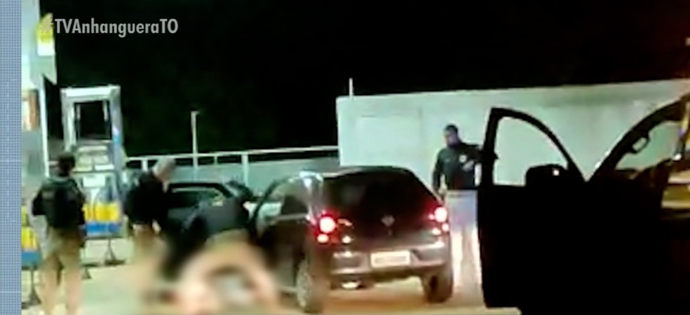 Vdeo mostra homem sendo agredido durante abordagem da PRF em Palmas  Foto: Reproduo/TV Anhanguera