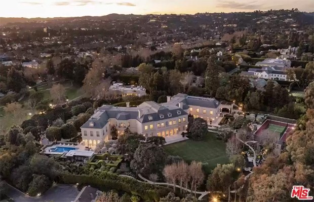 Jennifer Lopez e Ben Affleck cogitam comprar mansão de US$ 165 milhões (Foto: Realtor)