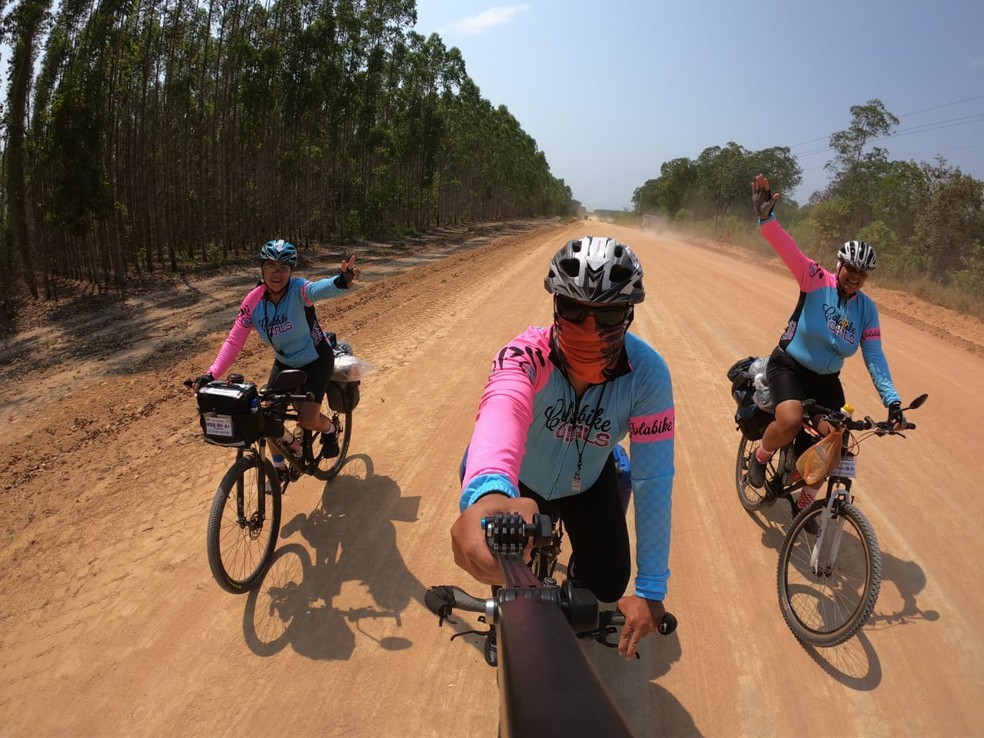 Trio viajou durante 23 dias pelos municípios do ES, contornando o mapa de bicileta — Foto: Arquivo Pessoal