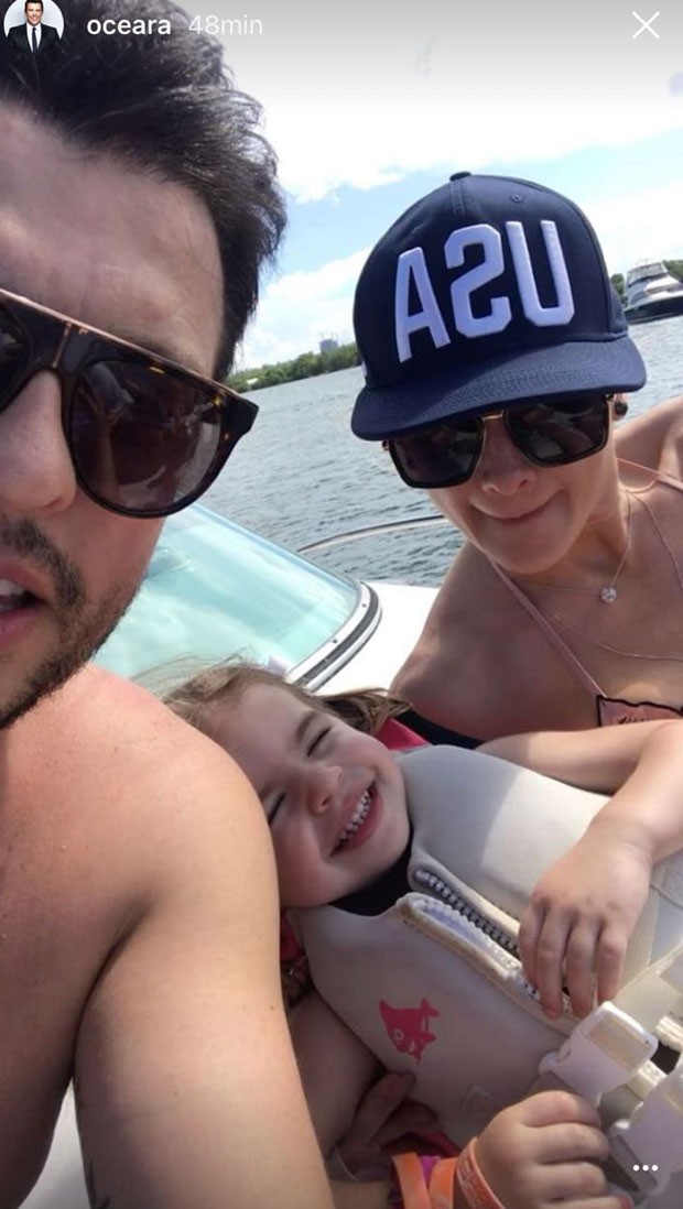 Ceará faz selfie com a mulher e a filha (Foto: Reprodução Instagram)