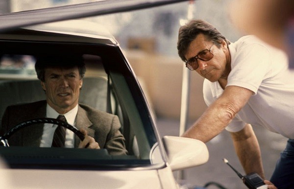O dublê e cineasta Buddy Van Horn dirigindo o amigo Clint Eastwood em um dos filmes da franquia Diirty Harry (Foto: Reprodução)