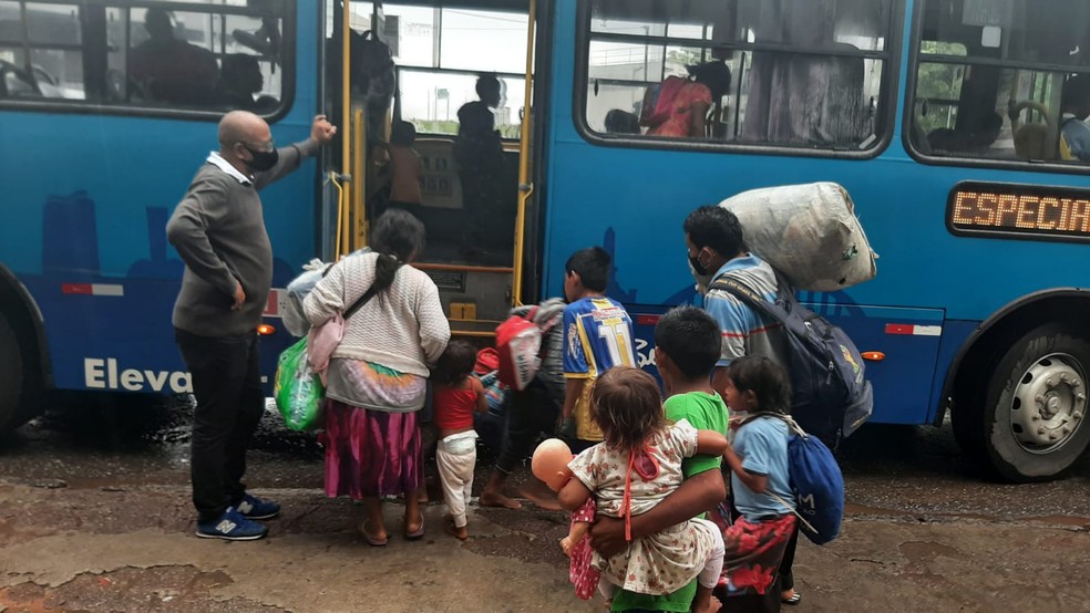 Após denúncias, cerca de 80 indígenas venezuelanos são transferidos para unidade de saúde em BH   — Foto: Setra-BH 