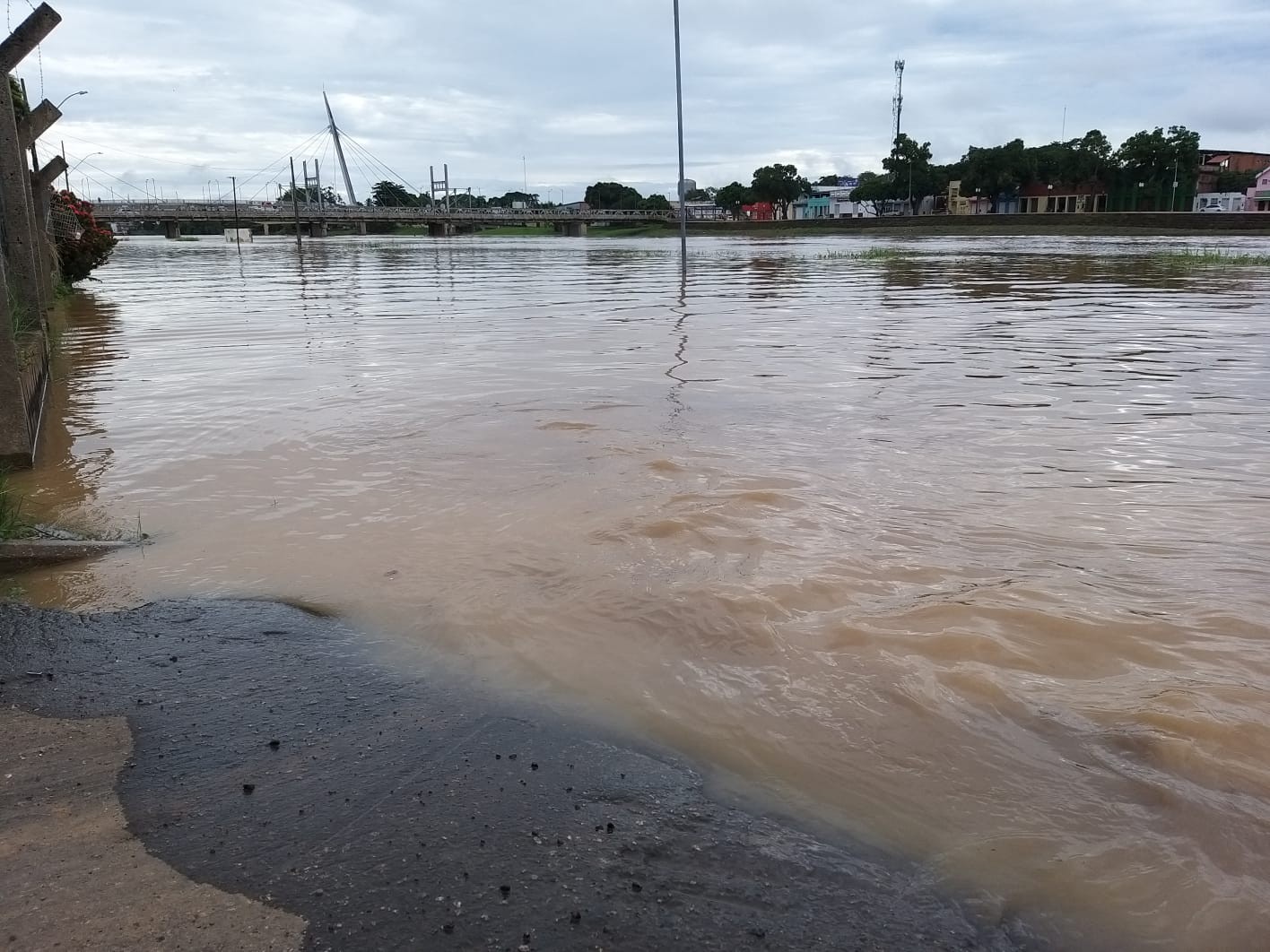 Cheia do Rio Acre atinge 100 famílias na capital e outras 900 são monitoradas 
