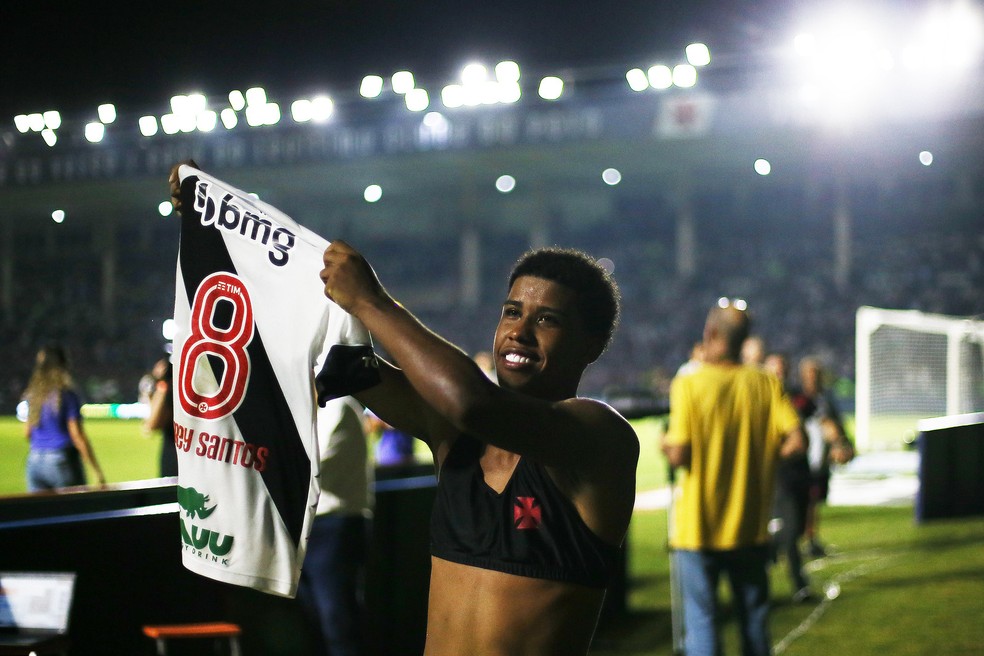 Defini��o sobre t�cnico e renova��o de Andrey devem ser duas das primeiras medidas da 777 � frente do Vasco � Foto: Daniel Ramalho / CRVG