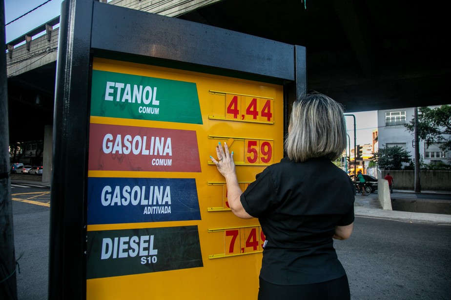 Redução do preço da gasolina em posto no Rio Comprido, Zona Norte do Rio