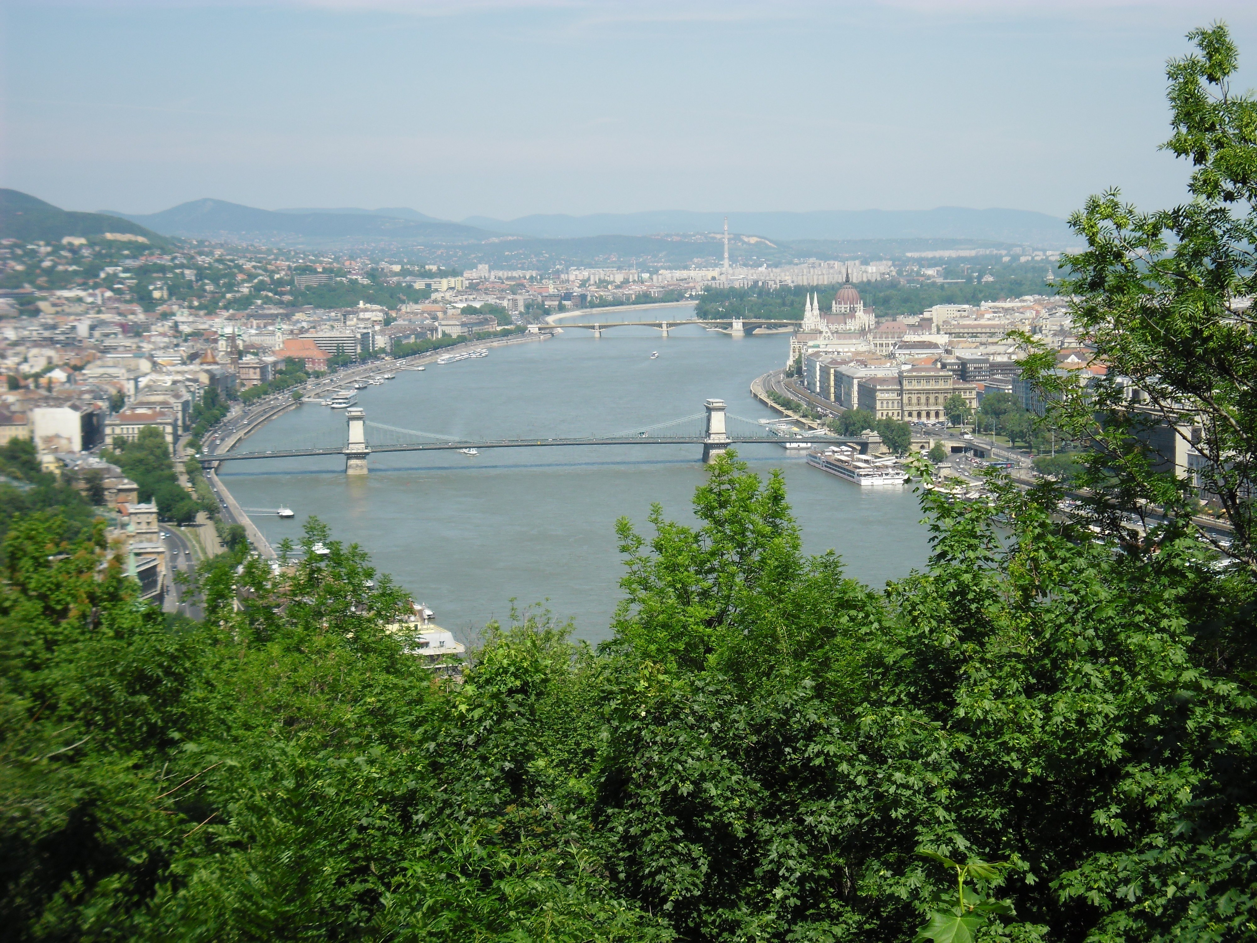 Rio Danúbio corta a cidade de Budapeste, capital da Hungria (Foto: PxHere/Creative Commons)