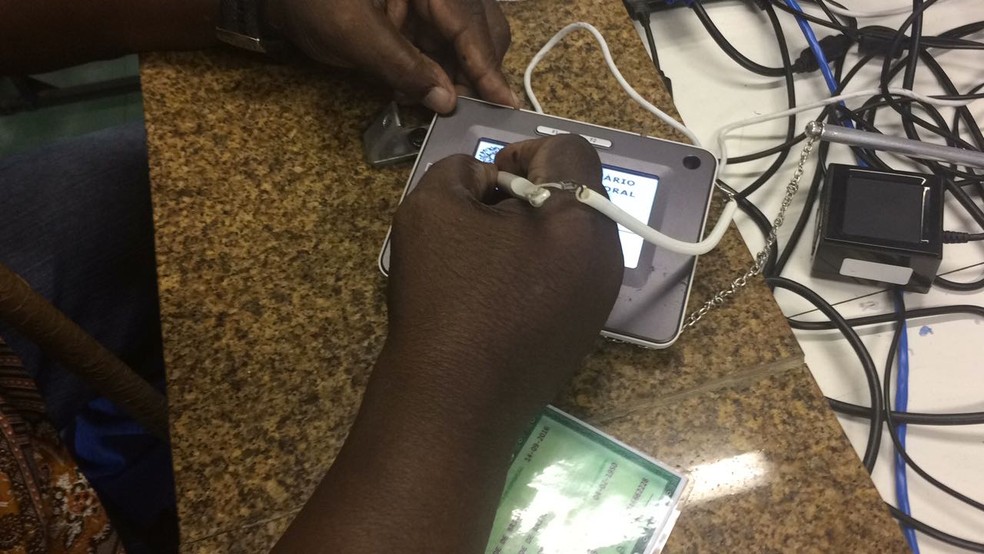 Recadastramento biométrico em 52 cidades da Bahia deve ser feito até 31 de janeiro de 2018 (Foto: Andréa Silva/TV Bahia)