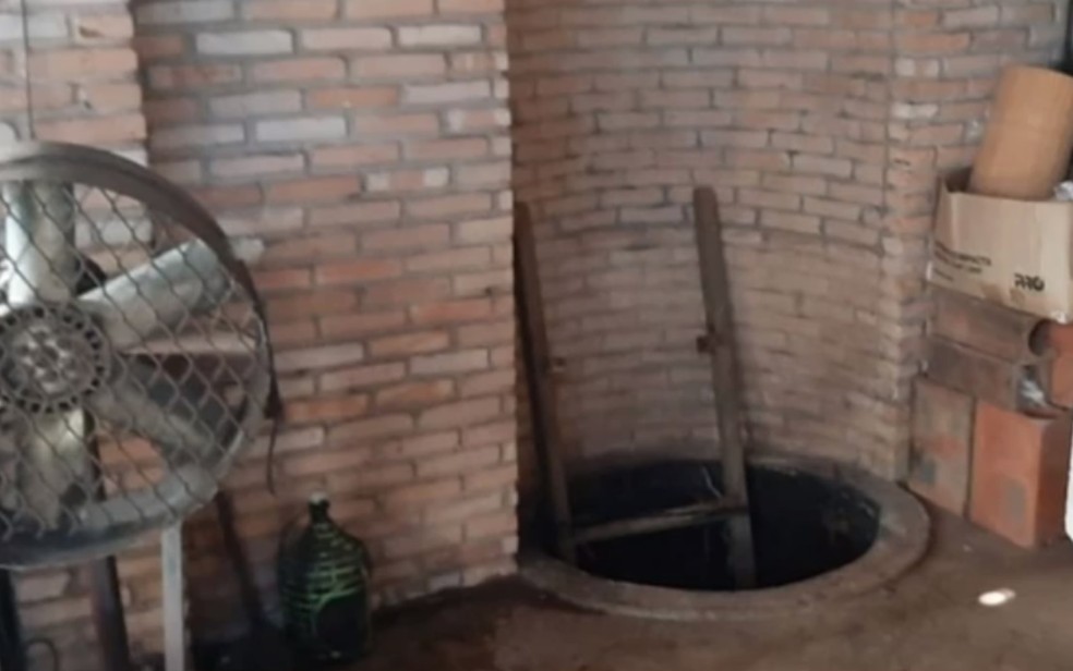 Local subterrâneo onde três pessoas morreram, em Campo Limpo de Goiás — Foto: Reprodução/TV Anhanguera
