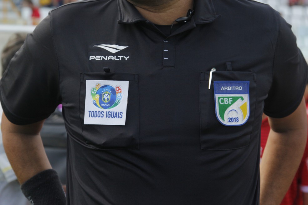 Arbitragem — Foto: Osmar Rios/GloboEsporte.com