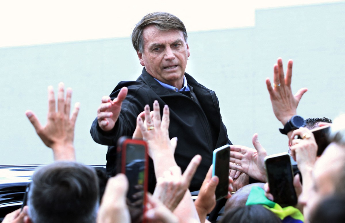Bolsonaro confirma que n&atilde;o haver&aacute; reajuste de servidor e diz que tenta elevar vale-alimenta&ccedil;&atilde;o