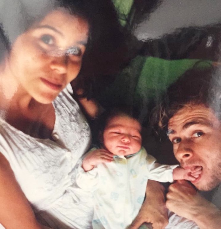 Rafael Vitti recém-nascido com os pais (Foto: Reprodução/Instagram)