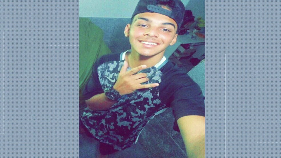 Lucas Torres dos Santos, de 17 anos, sumiu no sÃ¡bado de carnaval e foi encontrado morto na madrugada de terÃ§a, em Nova IguaÃ§u â€” Foto: ReproduÃ§Ã£o/TV Globo