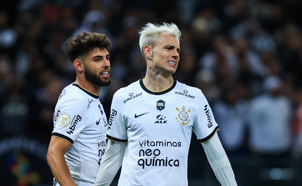 Yuri Alberto e Róger Guedes formam o ataque titular do Corinthians — Foto: Marcello Zambrana/AGIF