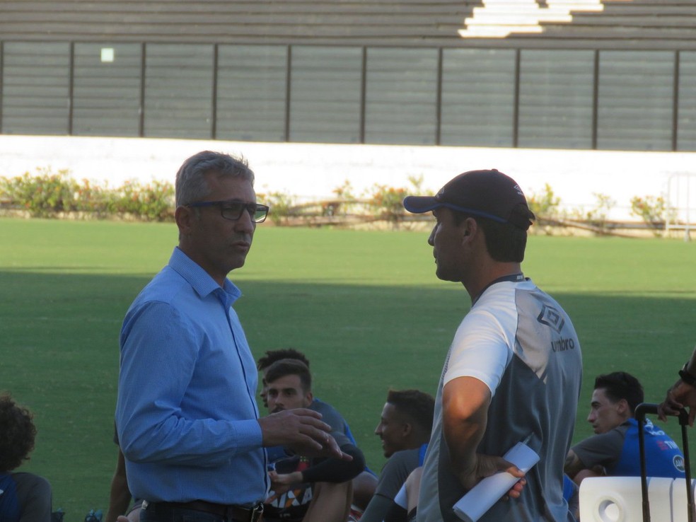Alexandre Campello e Zé Ricardo conversam  (Foto: Felipe Schmidt / GloboEsporte.com)