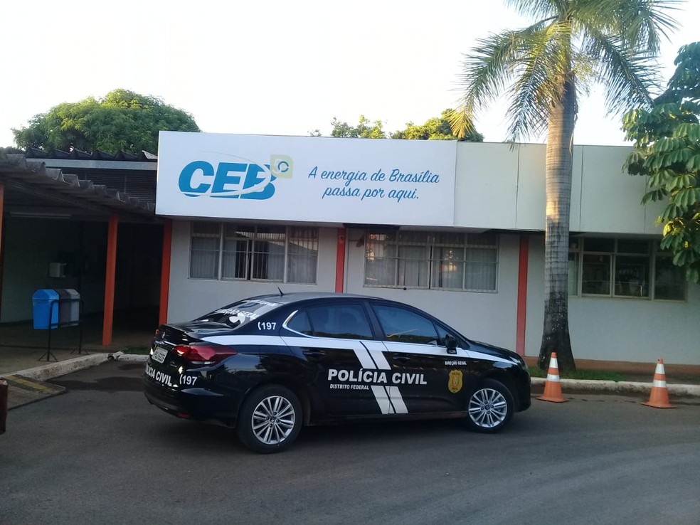 Polícia Civil na sede da CEB em Brasília — Foto: PCDF/Divulgação