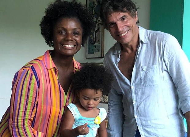 Adriana Alves e Olivier Anquier com a pequena Olívia (Foto: Reprodução/Instagram)