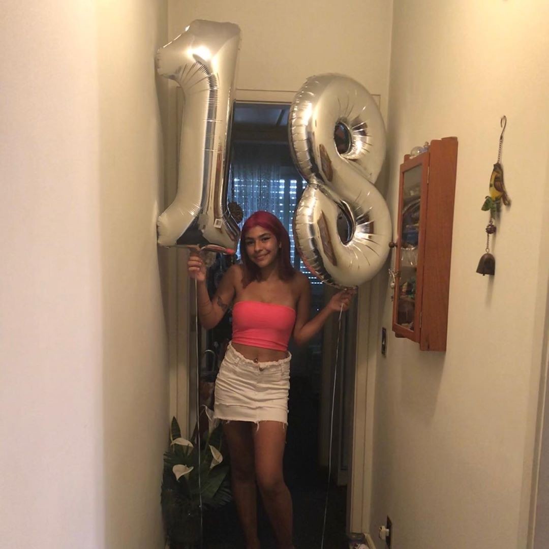Carolina Borges completou 18 anos nesta quarta-feira (Foto: Reprodução / Instagram)