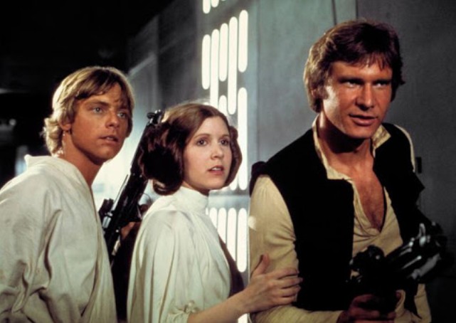 Mark Hamill (Luke Skywalker), Carrie Fisher (Princesa Leia) e Harrison Ford (Han Solo) em cena de Star Wars: Episódio IV - Uma Nova Esperança (1977) (Foto: Reprodução)