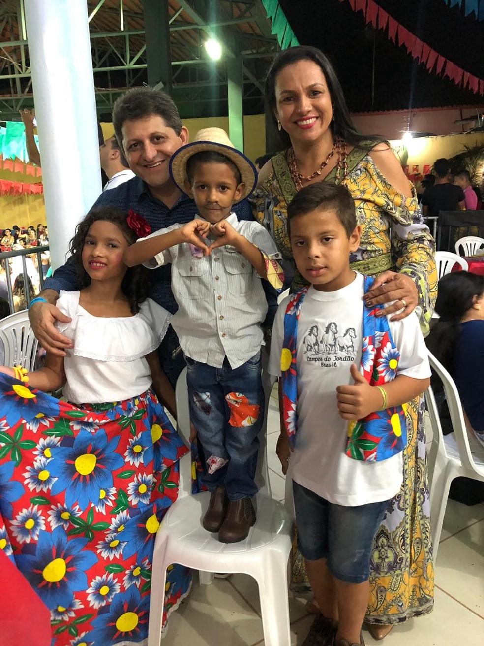 Casal de Araguaína adotou três crianças  — Foto: Arquivo Pessoal