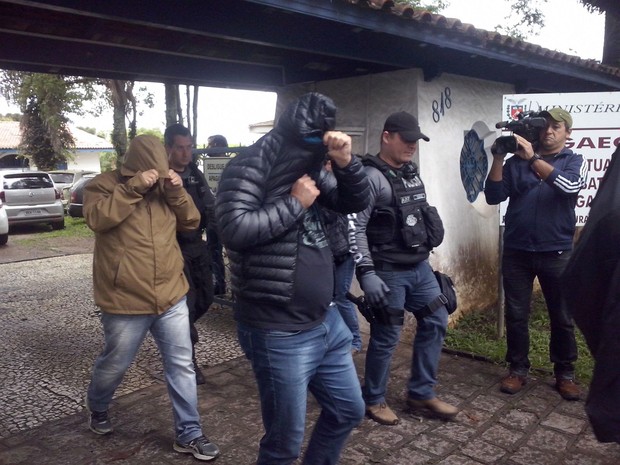 Mandados de prisão foram cumpridos também em Curitiba (Foto: Edi Carlos/RPC)