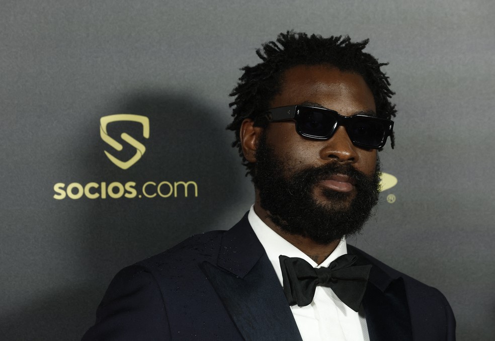 Rapper belga Damso na cerimônia da Bola de Ouro 2022 — Foto: REUTERS