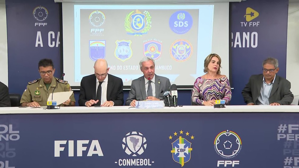 Coletiva conjunta entre a Secretaria de Defesa Social (SDS) de Pernambuco e a Federação Pernambucana de Futebol (FPF) — Foto: Reprodução/TV Globo