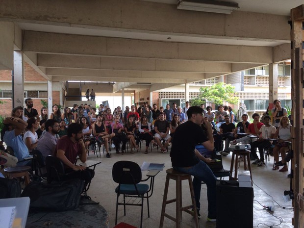 Alunos, professores e arquitetos se reuniram para discutir sobre o futuro do Alagoinhas (Foto: Lyara Cavalcanti/Arquivo Pessoal)