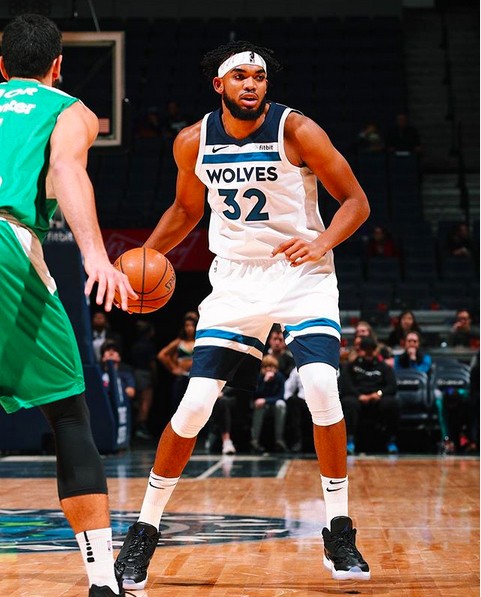 O jogador de basquete Karl-Antony Towns em uma partida da NBA (Foto: Instagram)