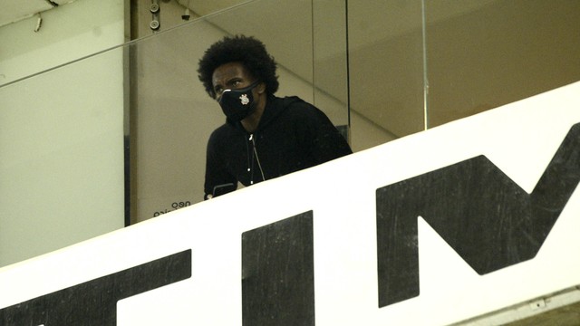 Willian assiste a Corinthians x Juventude