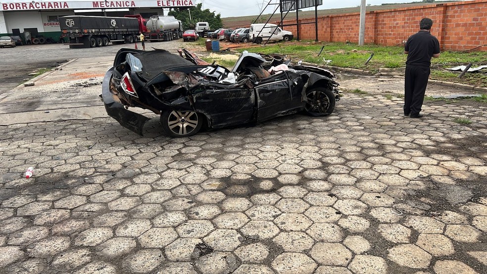 Mãe, filha e motorista morreram após carro ser esmagado por contêiner de carreta na Castello Branco em Sorocaba (SP) — Foto: Arquivo pessoal