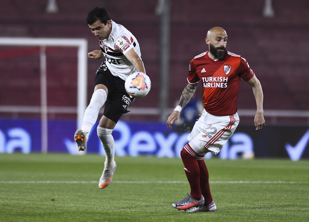 Pablo e Pinola durante River Plate x São Paulo — Foto: Staff Images/Conmebol