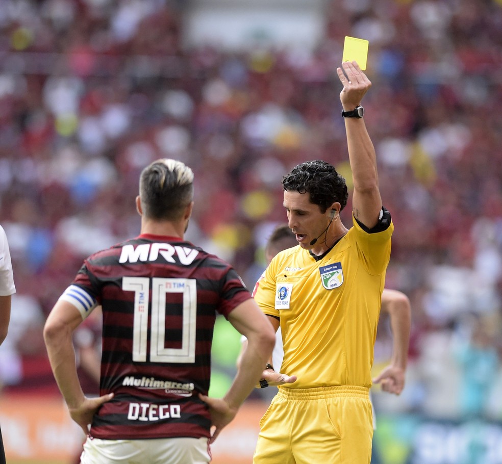 Diego jÃ¡ levou 44 cartÃµes amarelos desde que chegou ao Flamengo â?? Foto: AndrÃ© DurÃ£o / GloboEsporte.com