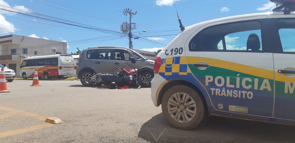 Pol&iacute;cia Militar de tr&acirc;nsito foi acionada para atender a ocorr&ecirc;ncia &mdash; Foto: Toni Francis/G1