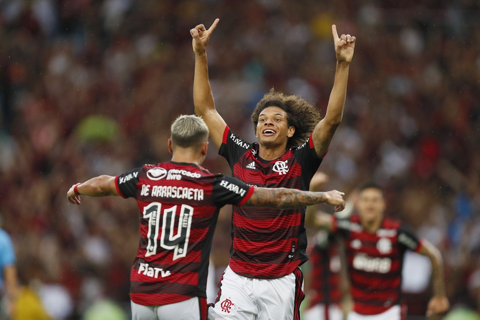 Arão e Arrascaeta, Flamengo x Vasco — Foto: André Durão