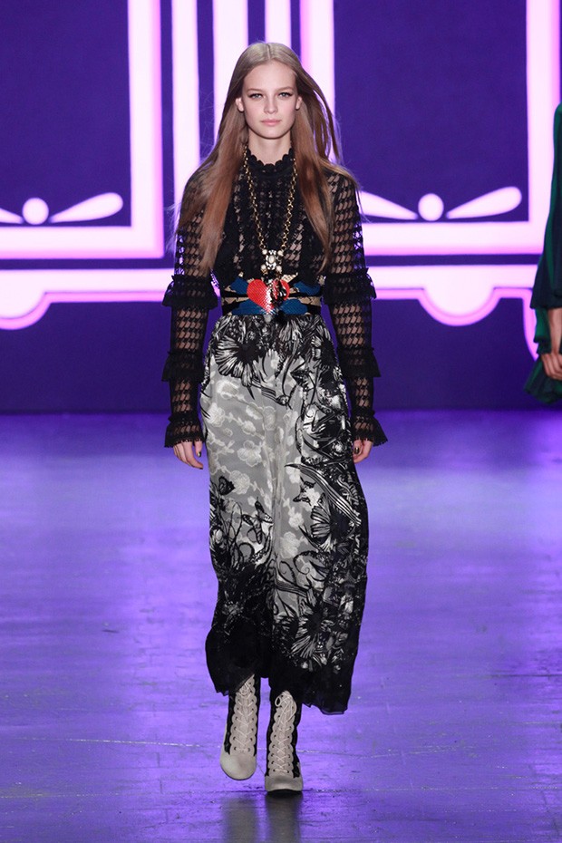 Anna Sui: Swinging Along - Vogue | en