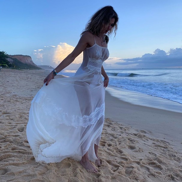 Linda! Luciana Gimenez abusa da transparência em look de ano novo - Revista Glamour | Celebridades