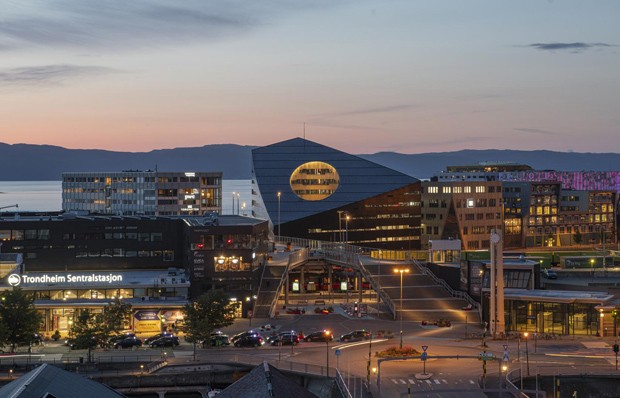 Arquitetos concluem prédio capaz de gerar energia na Noruega (Foto: Ivar Kvaal)
